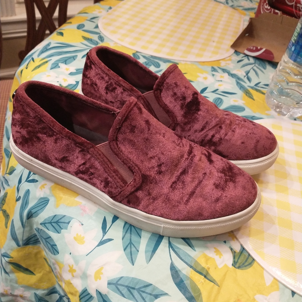 Steve Madden Velvet slip ons